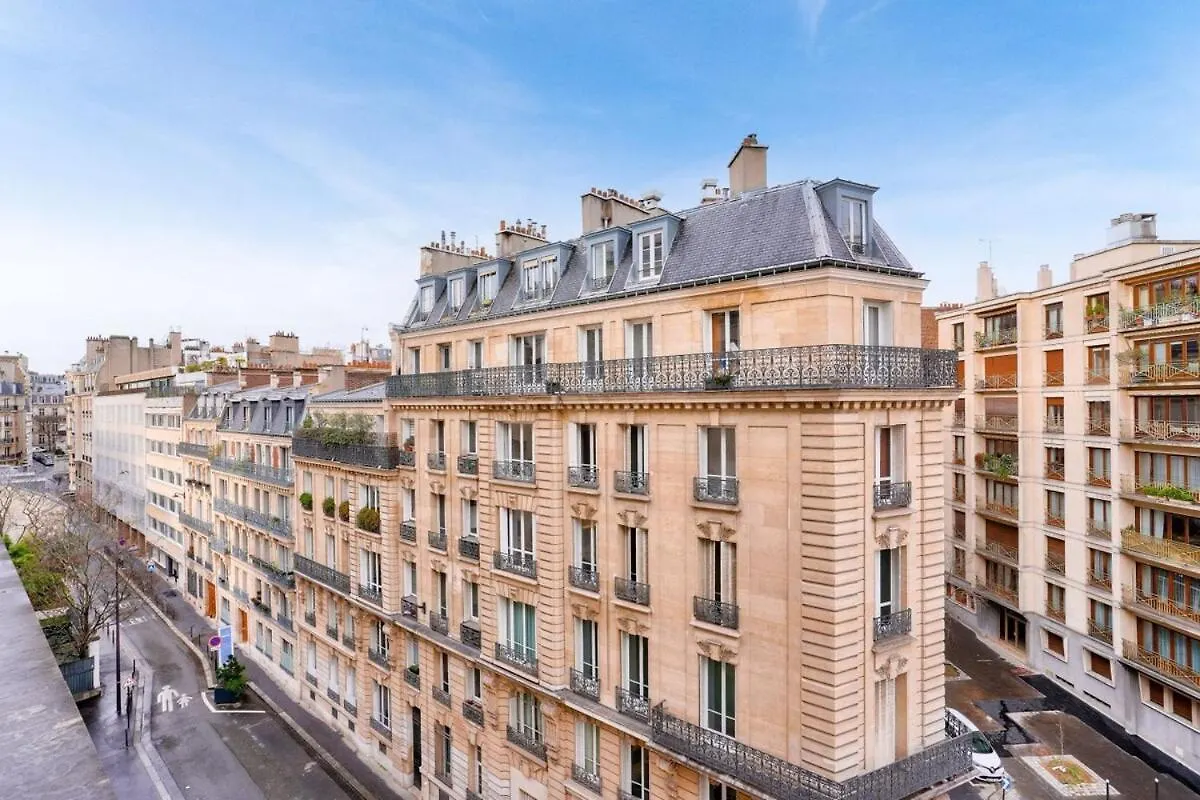 Apartament 1Br Flat With Balcony Near The Eiffel Tower Paryż